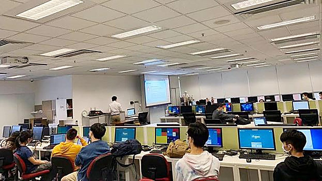 理工大学 · AI 数据建模培训课堂